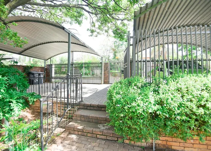 Spacious Menlyn Maine Villa Pretoria